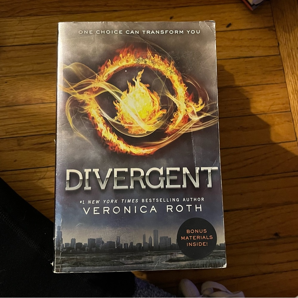Divergent series by Veronica Roth